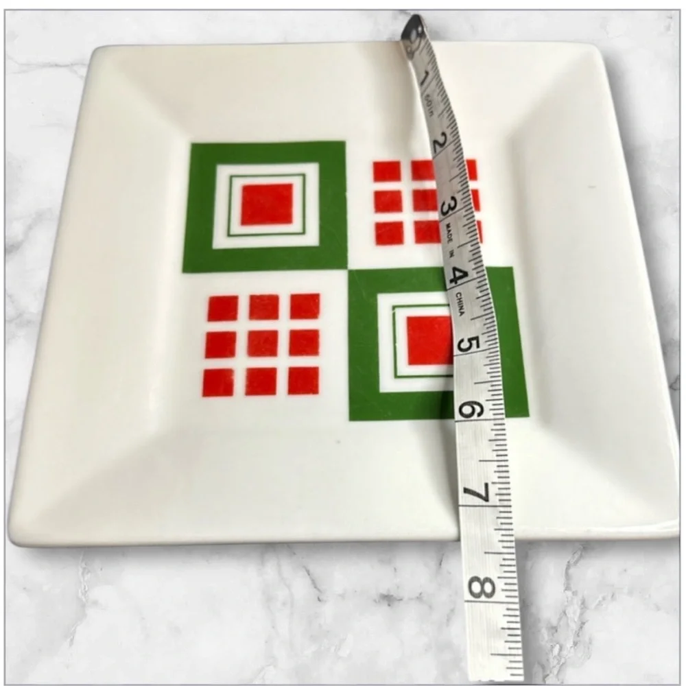 Crate&Barrel white appetizer,dessert plates set of 2 red green design 7.25 in